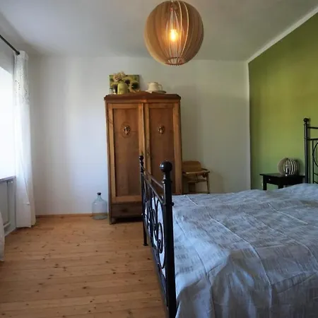 Daire Gaestehaus Burgblick Im Weinhaus Pachler Hochburg-Ach