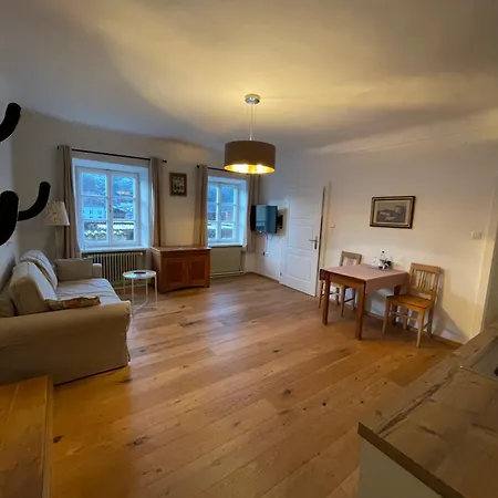 Gaestehaus Burgblick Im Weinhaus Pachler Daire Hochburg-Ach
