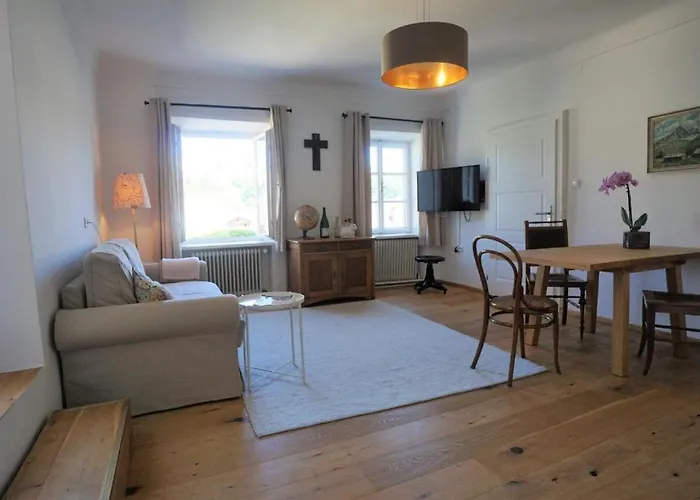 Daire Gaestehaus Burgblick Im Weinhaus Pachler *