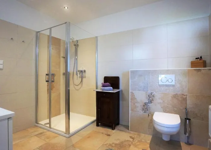 Daire Gaestehaus Burgblick Im Weinhaus Pachler Hochburg-Ach