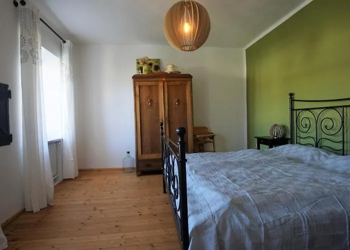 Daire Gaestehaus Burgblick Im Weinhaus Pachler Hochburg-Ach