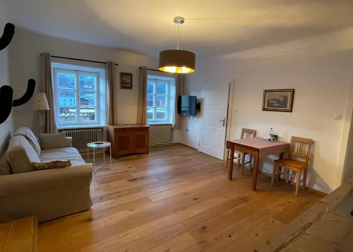 Gaestehaus Burgblick Im Weinhaus Pachler Daire Hochburg-Ach