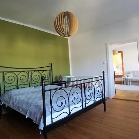 Gaestehaus Burgblick Im Weinhaus Pachler Apartamento